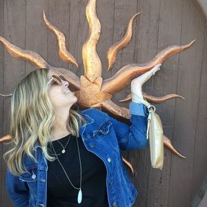 Meet your Posher, Caitlin